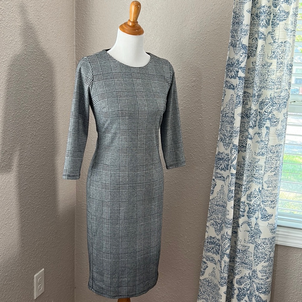 Tahari midi dress plaid